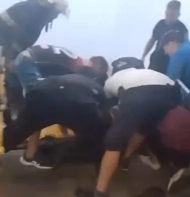 image-10 BOMBERO GRAVE Y DAÑOS TOTALES TRAS INCENDIO EN GALPONES DE FERRETERÍA