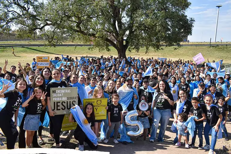 image-2 LA HISTORIA DEL GRUPO DE 500 VOLUNTARIOS QUE MONTAN GUARDIAS TODO EL DÍA PARA PREVENIR SUICIDIOS EN EL PUENTE