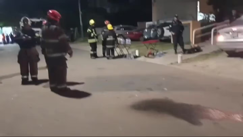 image-15-1024x577 SE DERRUMBÓ UN HOTEL EN VILLA GESELL: BOMBEROS BUSCAN AL MENOS 7 PERSONAS ATRAPADAS ENTRE LOS ESCOMBROS