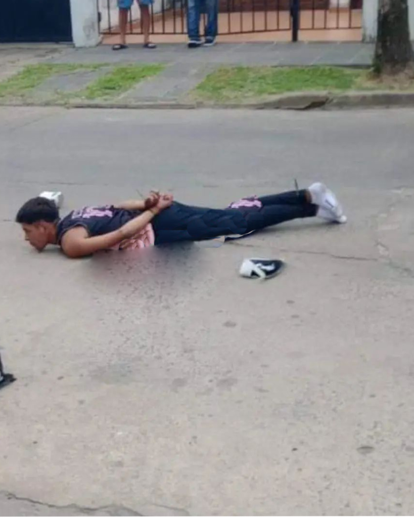 Sin-titulo-2-819x1024 CORRIENTES: "VECINOS JUSTICIEROS" REDUJERON A DOS LADRONES EN PLENA VÍA PÚBLICA