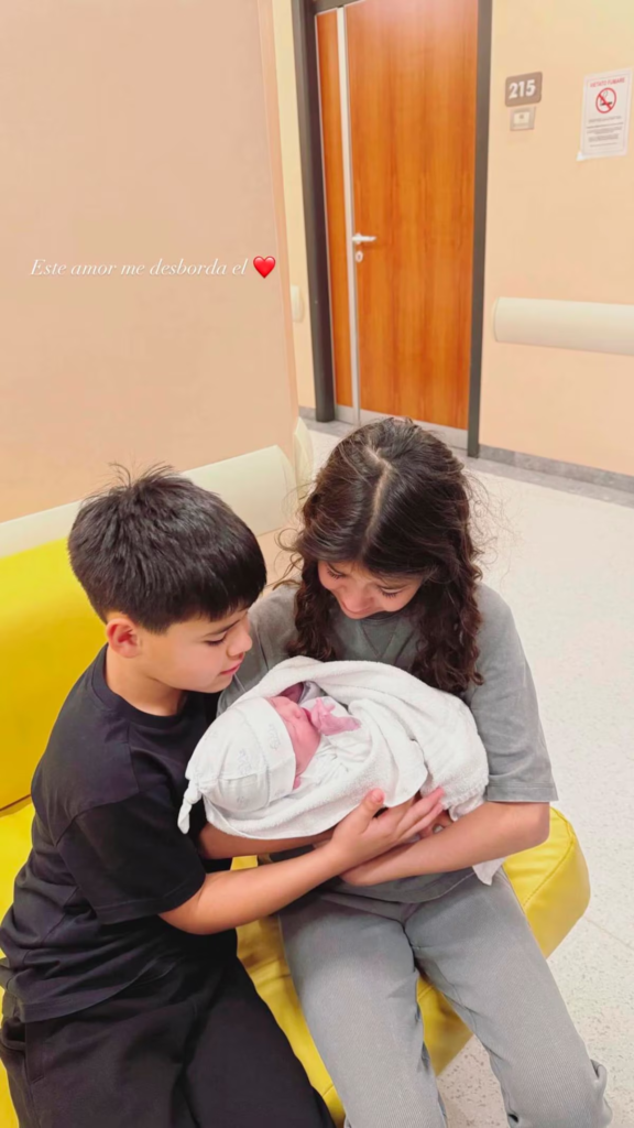 image-17-576x1024 LEANDRO PAREDES ANUNCIÓ LA LLEGADA DE SU TERCER HIJO JUNTO A CAMILA GALANTE: "BIENVENIDO AMORCITO"