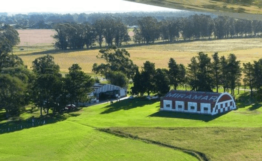 image-29-1024x627 TRAGEDIA EN MIRAMAR: UNA MUJER SALTÓ DE UNA AVIONETA, FALLÓ SU PARACAÍDAS Y MURIÓ AL IMPACTAR CONTRA EL SUELO