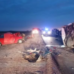 Un micro que llevaba a un equipo de fútbol femenino infantil chocó de frente con un auto: hay dos muertos y 16 nenas heridas